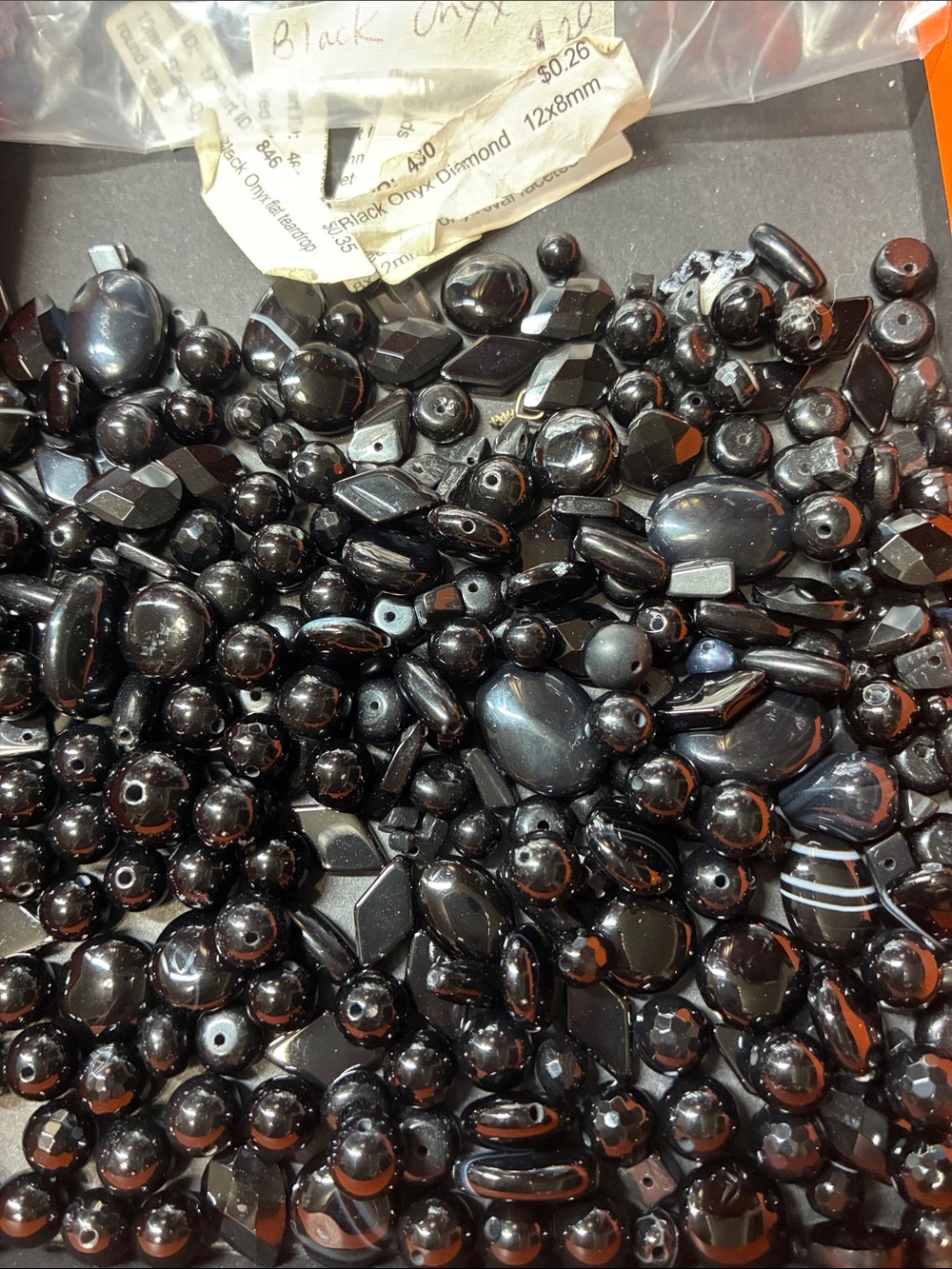 Lot of 2+ pounds of assorted black and grey gemstone beads - Picture 5 of 14
